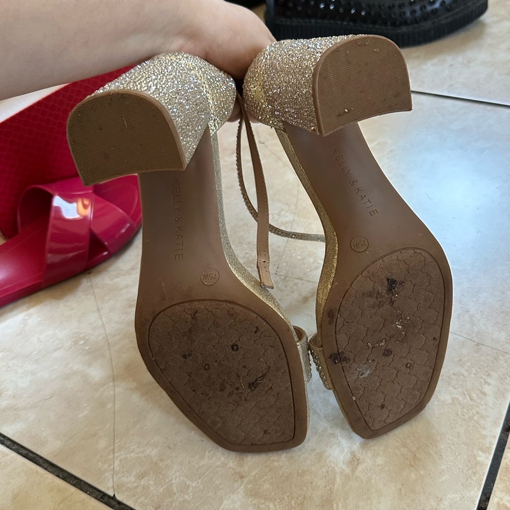 Gold sandals heels - Picture 4 of 5